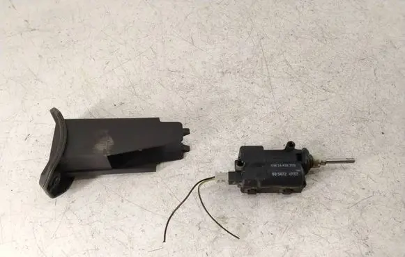 Opel Vectra C Fuel tank cap lock 24438209 605472
