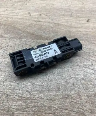 Nissan Primera Airbag deployment crash/impact sensor 0285003019