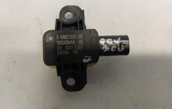 Mercedes-Benz EQV 447 Airbag deployment crash/impact sensor a1668210351-jlk01