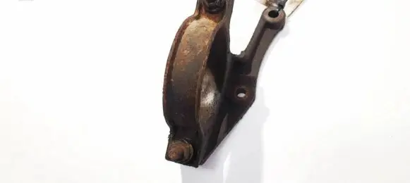 Ford Focus Engine mounting bracket 3s413k305eb 3s41-3k305-eb