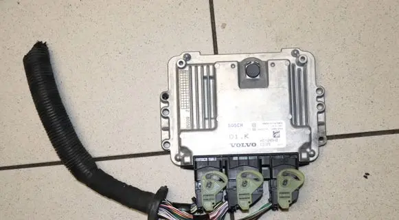 Volvo V50 Engine control unit/module 0281011775 31211076 4N5112A650BB