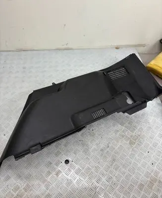 Mitsubishi Pajero Tailgate/trunk side cover trim 7230A076ZZ