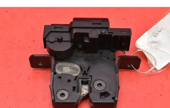 Nissan Qashqai Tailgate/trunk/boot lock/catch/latch 90502EY10D