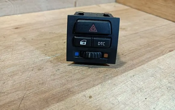 BMW 3 E90 E91 Hazard light switch 6945652 549549500