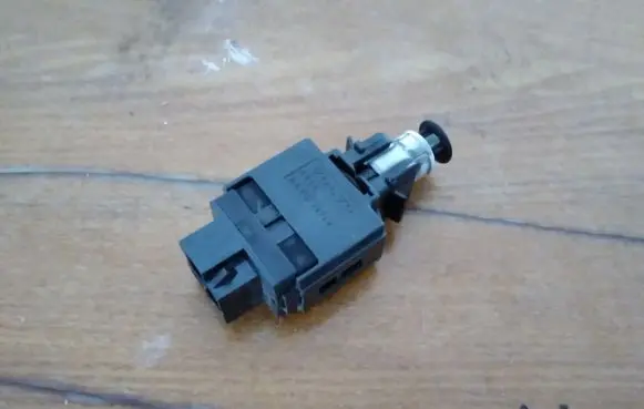 Volvo S70 V70 V70 XC Brake pedal sensor switch 9128577