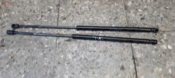 Mitsubishi Colt Tailgate strut 