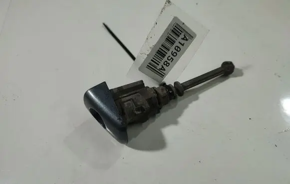 Peugeot 407 Front door lock (next to the handle) 