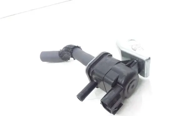 Lexus RX 450H Vacuum valve 9091012276 1362007010
