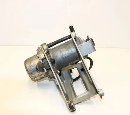 Mercedes-Benz C W205 Vacuum pump A0004303832
