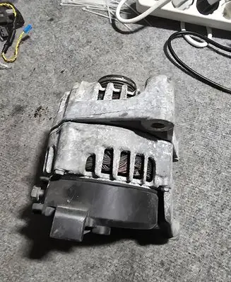 BMW 5 F10 F11 Generator/alternator 8507625 2608668D FG23S032