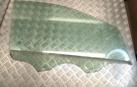 Mercedes-Benz B W246 W242 Front door window glass four-door