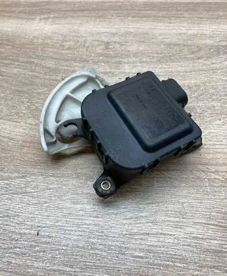 Audi A6 S6 C5 4B Air flap motor/actuator 8d1820511e 0132801148
