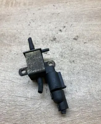 Volkswagen Golf IV Vacuum valve 028906283N 72289530