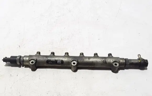 Volvo XC70 Fuel main line pipe 8658252