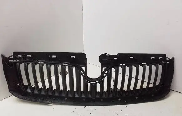 Front bumper upper radiator grill