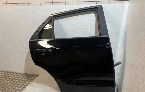 KIA Niro Rear door
