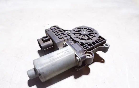 Jaguar X-Type Rear door window regulator motor 0130821546