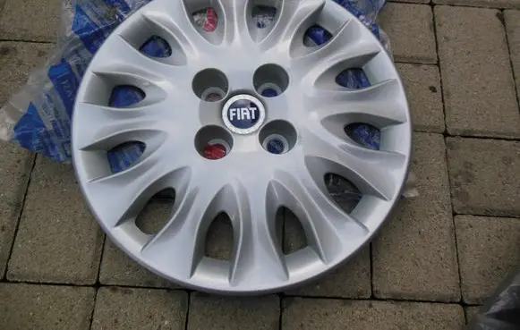 Fiat Punto (176) R14 wheel hub/cap/trim 46745140
