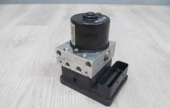 BMW 1 E81 E87 ABS Pump 3451676984401 28489