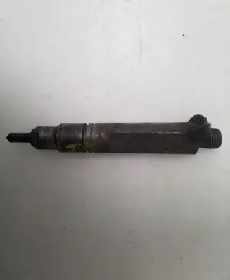 Audi A6 S6 C5 4B Fuel injector 028130201T