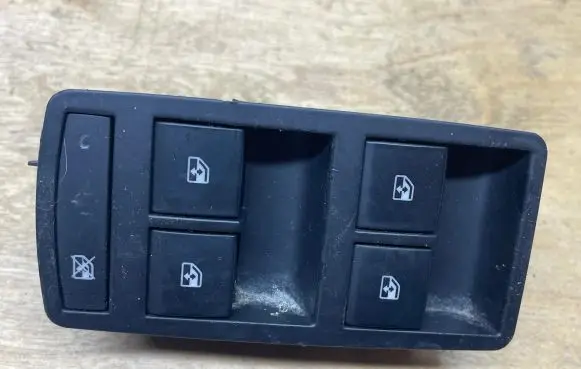 Opel Insignia A Electric window control switch 13305011