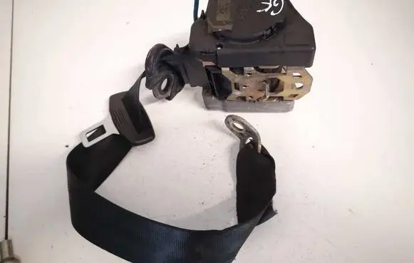 Rear seatbelt