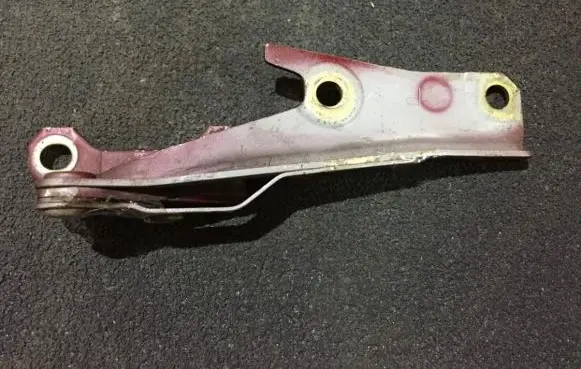 Mitsubishi Montero Engine bonnet/hood hinges