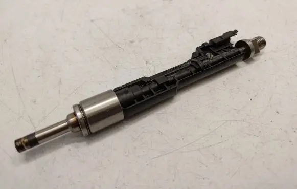BMW 4 F32 F33 Fuel injector 13647639994