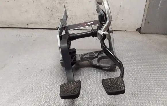 Cadillac BLS Pedal assembly 