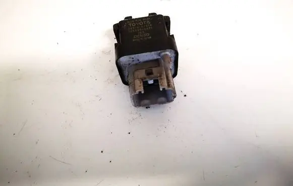 Toyota Corolla Verso AR10 Glow plug pre-heat relay 2861067010