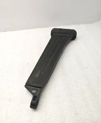 Accelerator throttle pedal