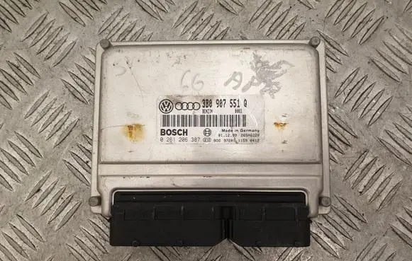 Volkswagen PASSAT B5 Engine control unit/module 3B0907551Q