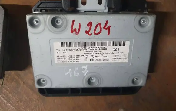 Mercedes-Benz C AMG W204 Light module LCM 9011E60B5150200 A1729009302 A2049026002