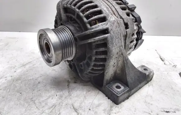 Volvo XC90 Generator/alternator 30667787 0124525060