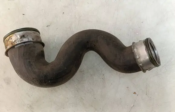 Volkswagen PASSAT B5.5 Intercooler hose/pipe 3B0145828G