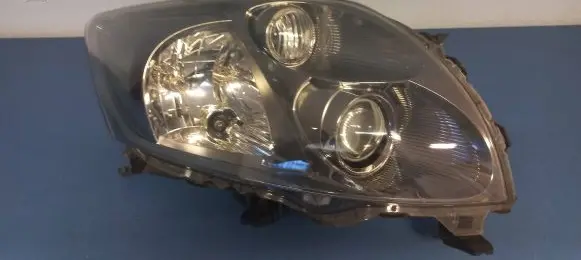Toyota Auris 150 Headlight/headlamp 8111002540