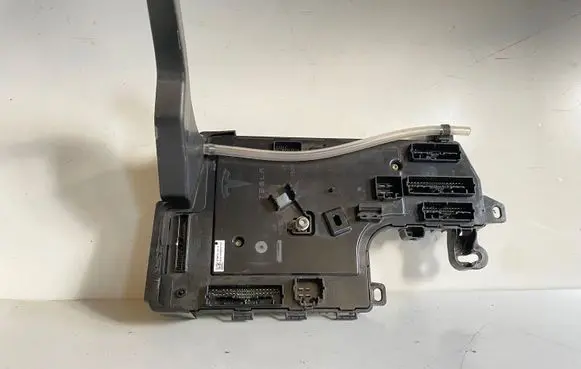 Tesla Model 3 Comfort/convenience module 107867300H 1078673