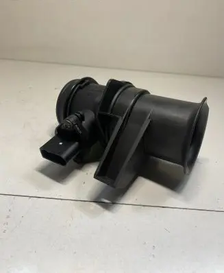 Volkswagen PASSAT B5.5 Mass air flow meter 06A906461L 0280218063