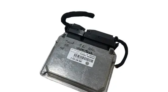 Volkswagen PASSAT B5 Engine control unit/module 3B0907557C 5WP433204