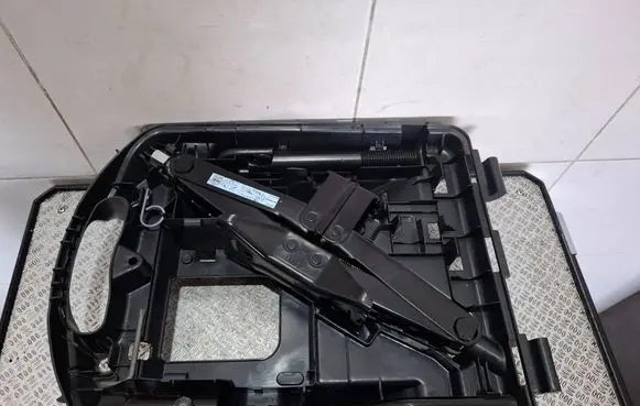 Renault Trafic III (X82) Glove box in trunk 93868419 995018195R