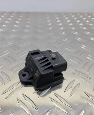 BMW 5 F10 F11 Glow plug pre-heat relay 7810856 110608 0522120103