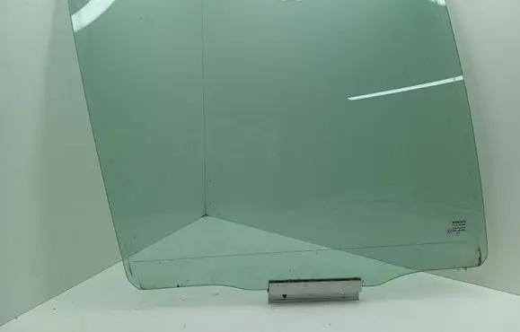 Volvo XC90 Rear door window glass 43R001582