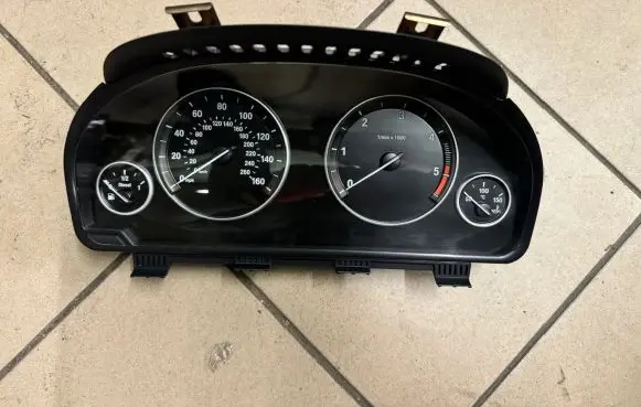 BMW 5 F10 F11 Speedometer (instrument cluster) 9249347 2119948 25811511