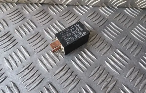 Volkswagen Transporter - Caravelle T4 Other relay 171911261E 24410000