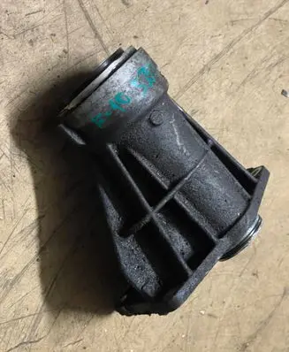 BMW 5 F10 F11 Driveshaft support bearing bracket 7578653