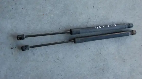 Volkswagen Golf V Rear window strut damper 105KM 2008R