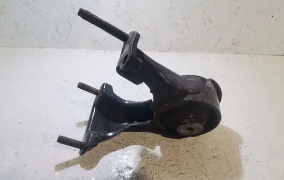 Toyota Avensis T250 Engine mount bracket