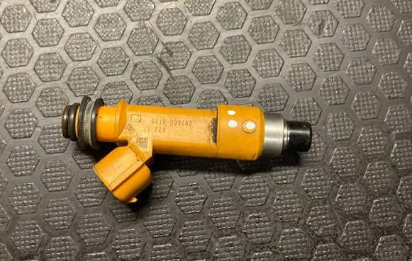 Suzuki Swift I Fuel injector 2975000120