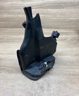 Toyota Avensis Verso Rear door lock RH370R Rightside
