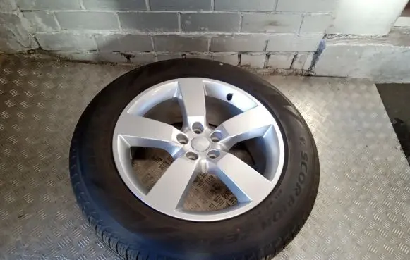 Land Rover Defender R20 spare wheel P8B21007GB N8B21007AA CD457